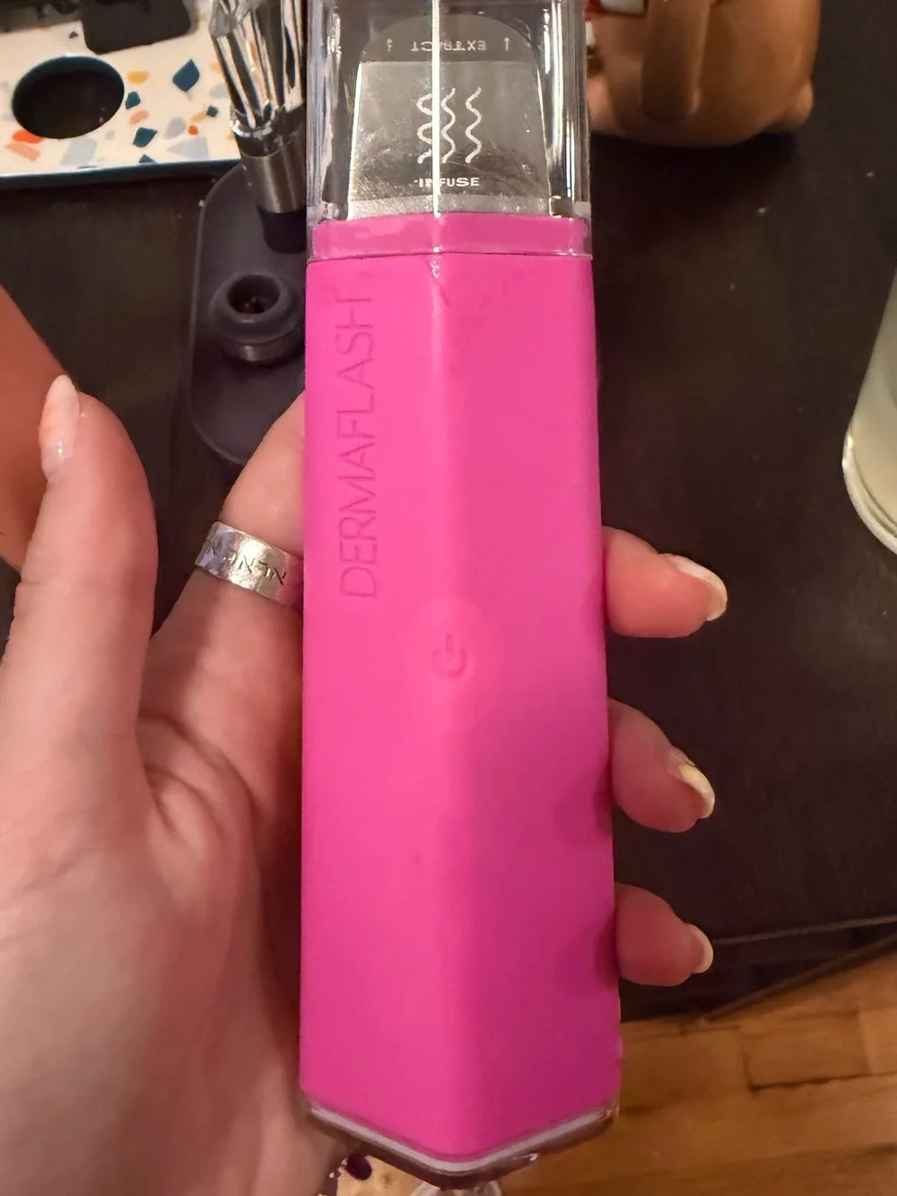 Dermaflash dermapore extractor